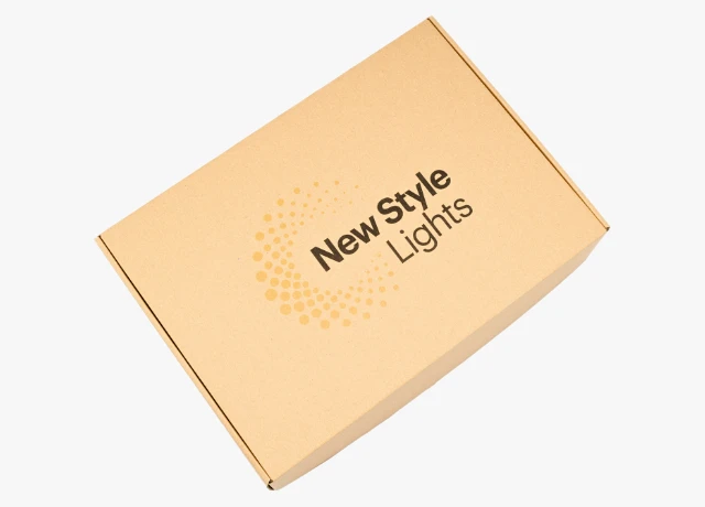 pudełko brązowe z własnym logo na wieku kartonu wysyłkowego